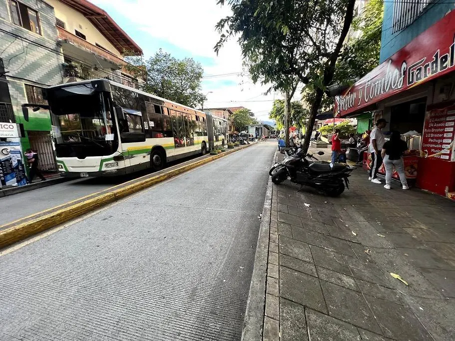 Apartamento Grande, Hermoso, Acogedor Y Privado Medellin Colombia